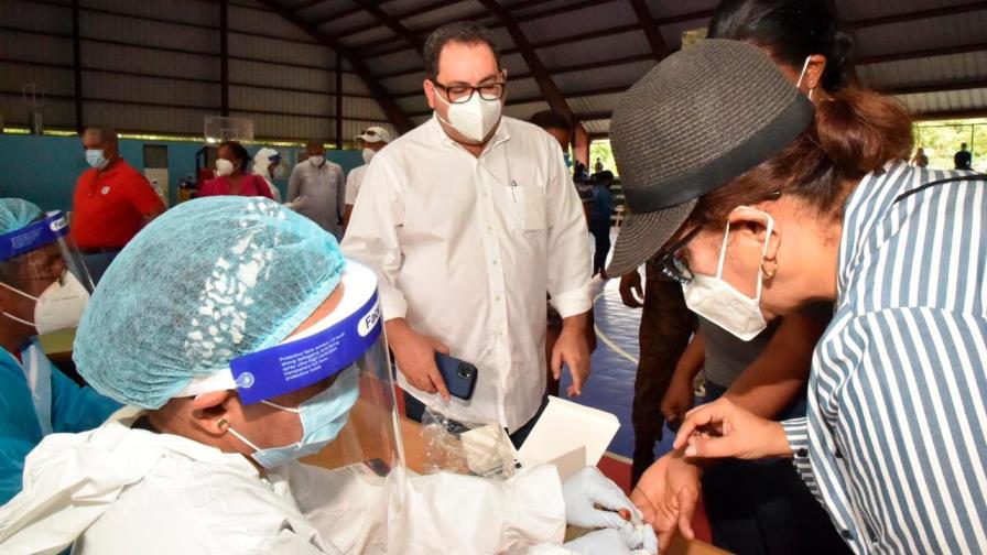 SNS realiza operativo de pruebas rápidas y PCR en Bahoruco 