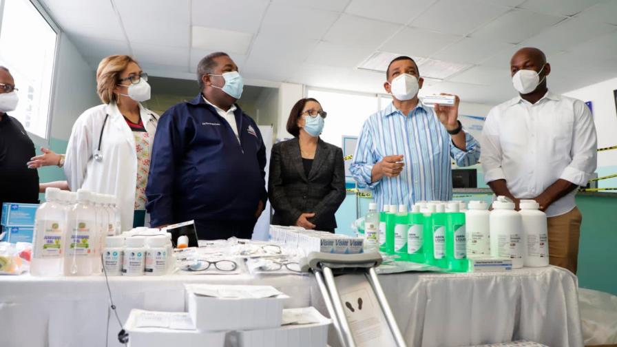 Donan medicina valorada en 30 millones de pesos a hospitales de Montecristi y Santiago Rodríguez Donan medicina valorada en 30 millones de pesos a hospitales de Montecristi y Santiago Rodríguez