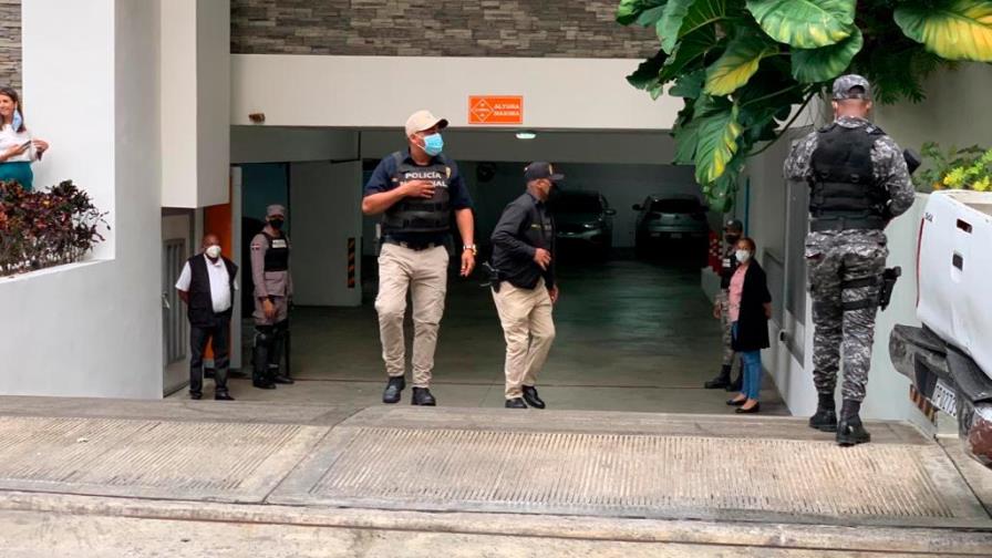 Apartamento de excónsul estaba deshabitado y autoridades desprendieron llavín para entrar