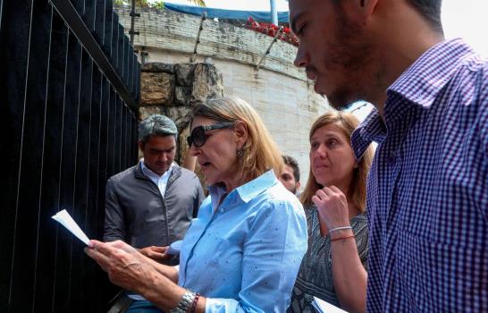 Guaidó ordena a los soldados no disparar ni reprimir al pueblo de Venezuela Guaidó ordena a los soldados no disparar ni reprimir al pueblo de Venezuela