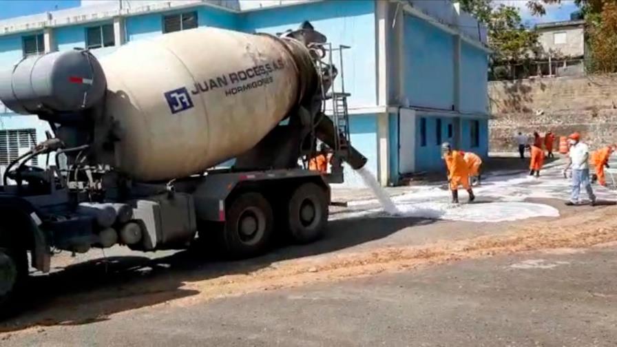 Obras Públicas utiliza camiones trompo para desinfectar San Francisco de Macorís