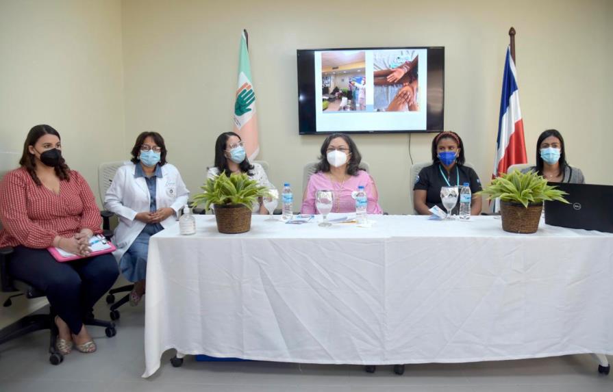 Orientan a niños y personal de salud de hospital en Santiago sobre importancia de la higiene de las manos