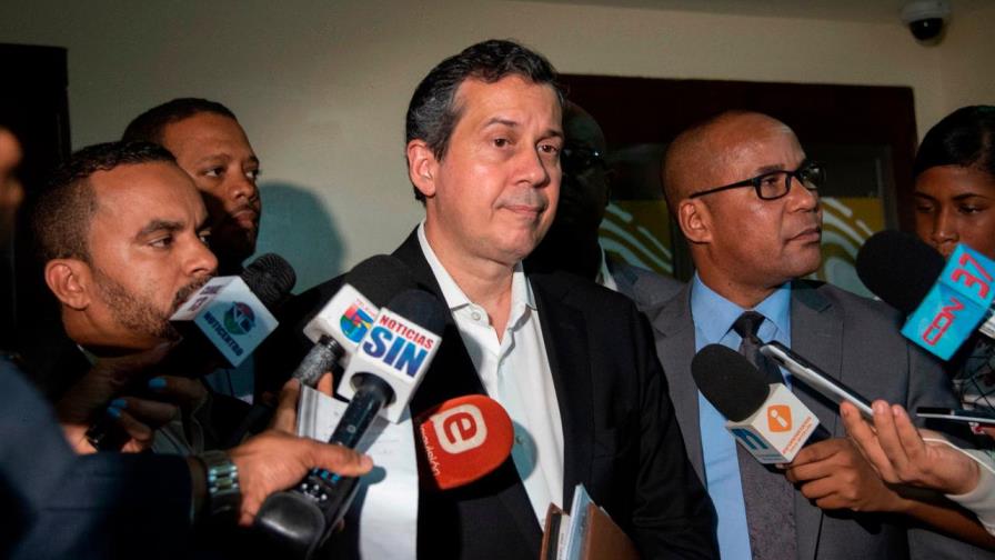 Funcionarios defienden tiempo en que el Gobierno planea vacunar contra COVID-19