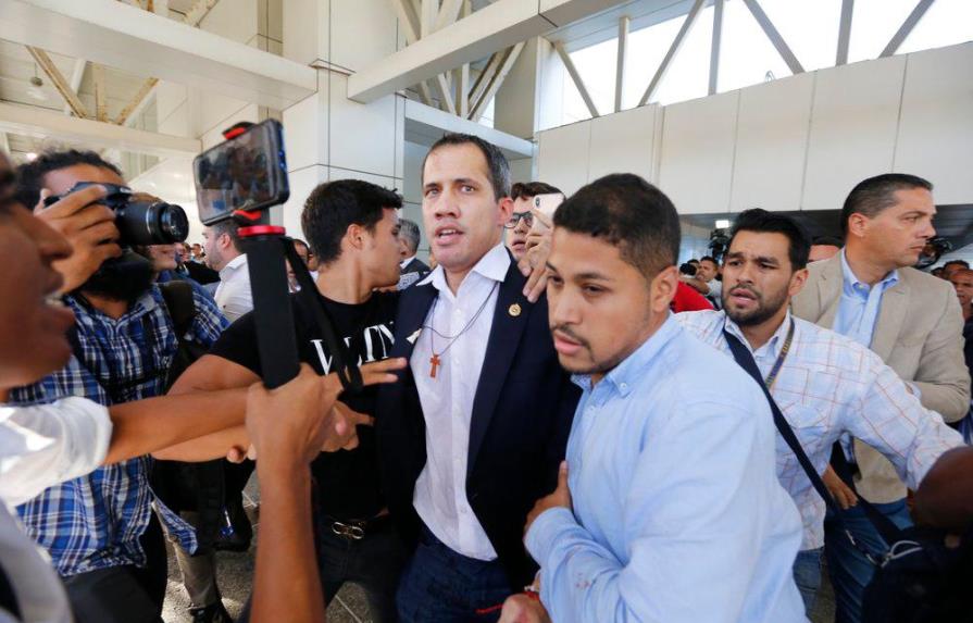 Juan Guaidó regresa a Venezuela, tras tres semanas fuera