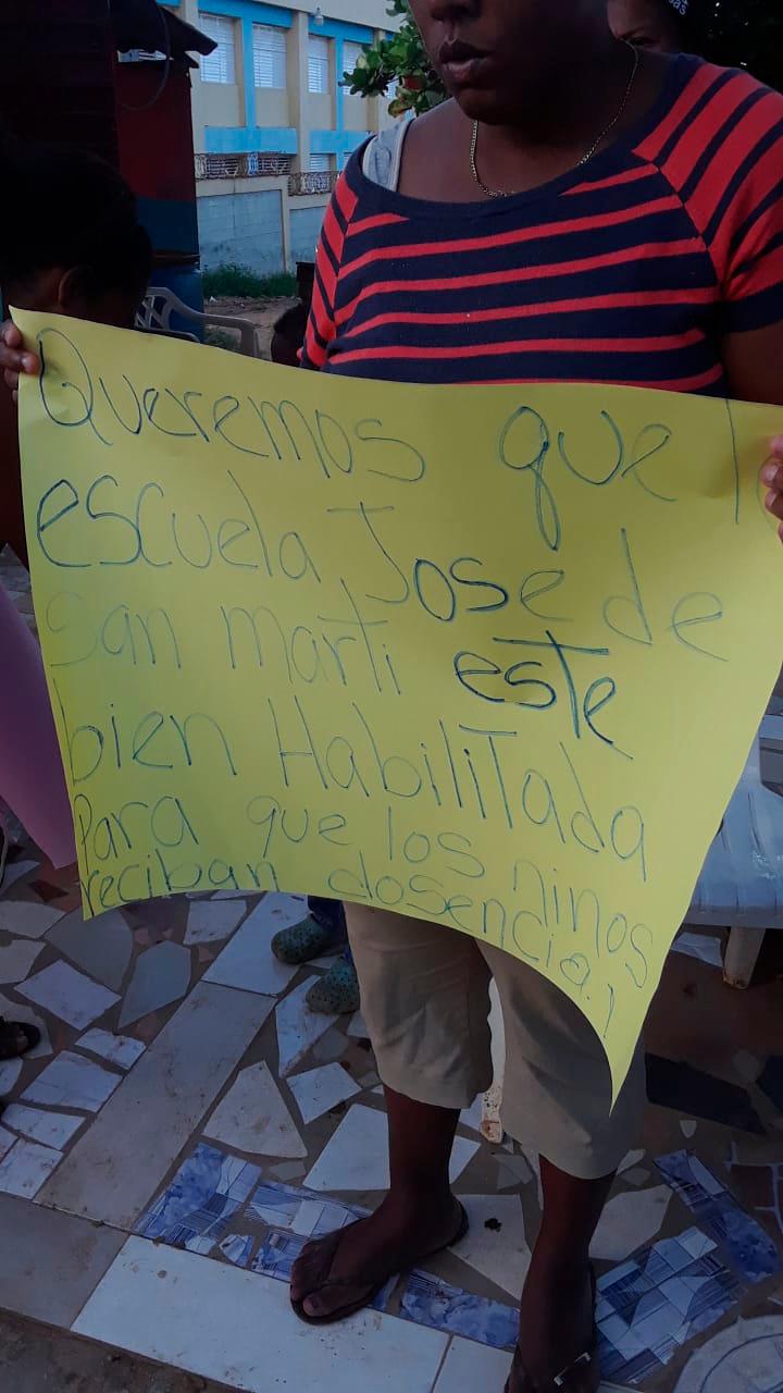 Exigen que los terrenos de la escuela sean levantados para evitar inundaciones. 