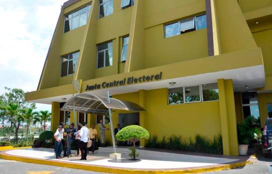 Prohibición de elecciones presenciales en EE.UU. afectaría más de 400 mil electores criollos