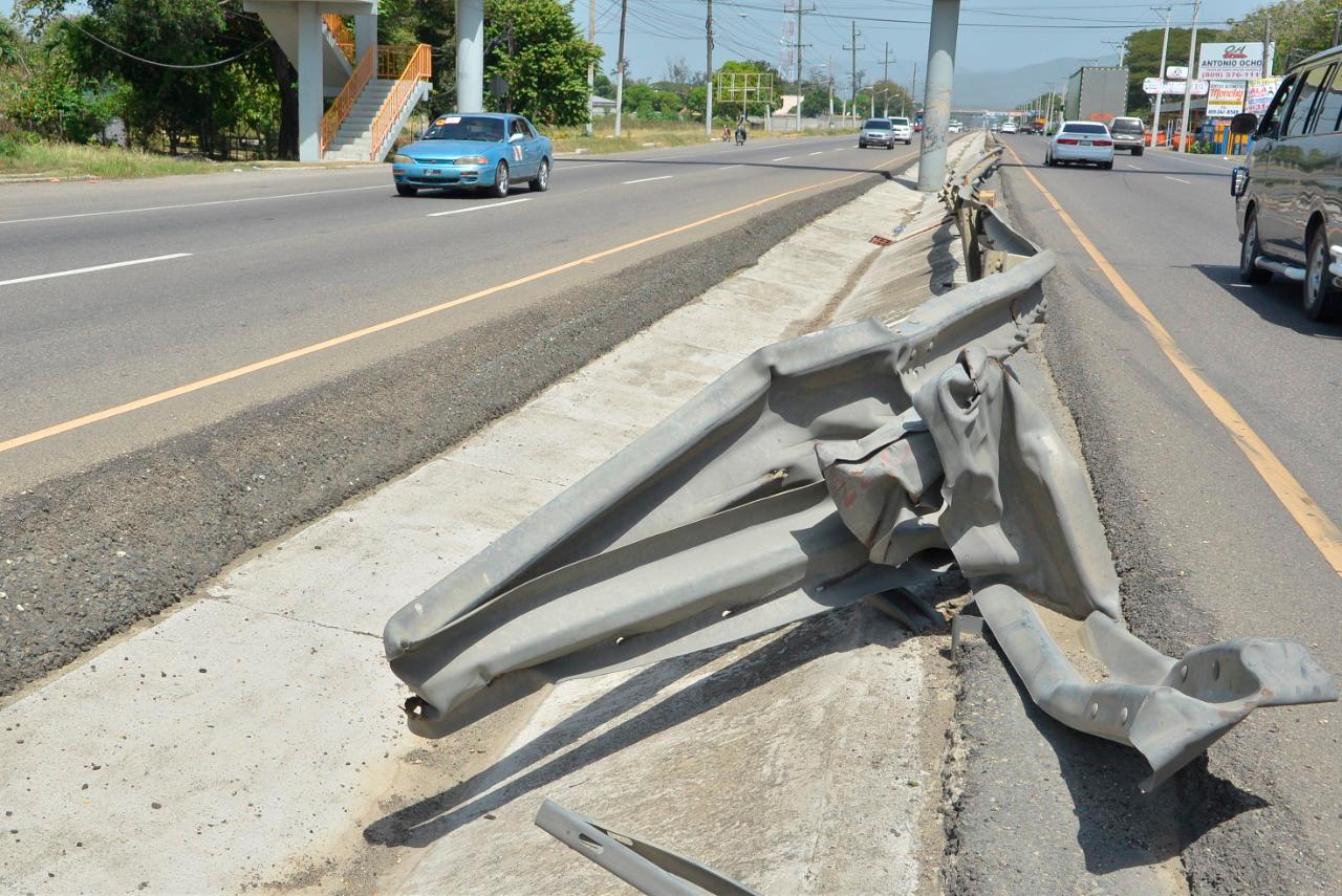 Digesett, luego del fatídico accidente donde tres hermanos y un cuarto hombre perdieron la vida, durante un abrupto choque, anunció que luego de realizar un levantamiento, procedería a clausurar muchos de los cruces o intersecciones que se han improvisado.