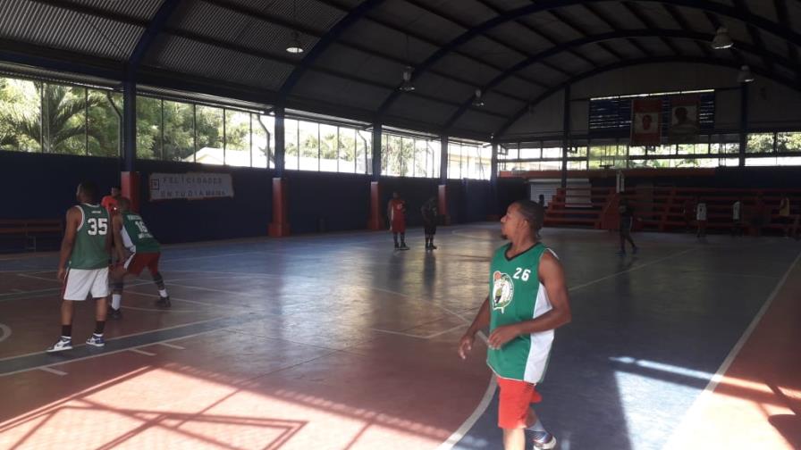 En el multiuso de Doña Ana el baloncesto es el deporte rey En el multiuso de Doña Ana el baloncesto es el deporte rey