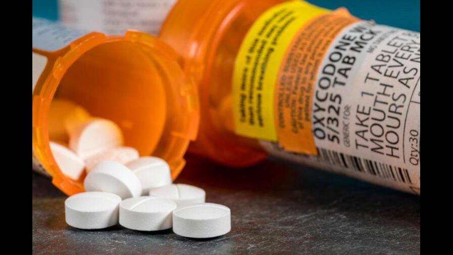 Dueño de clinica de EEUU que entregó millones de opioides asume culpabilidad