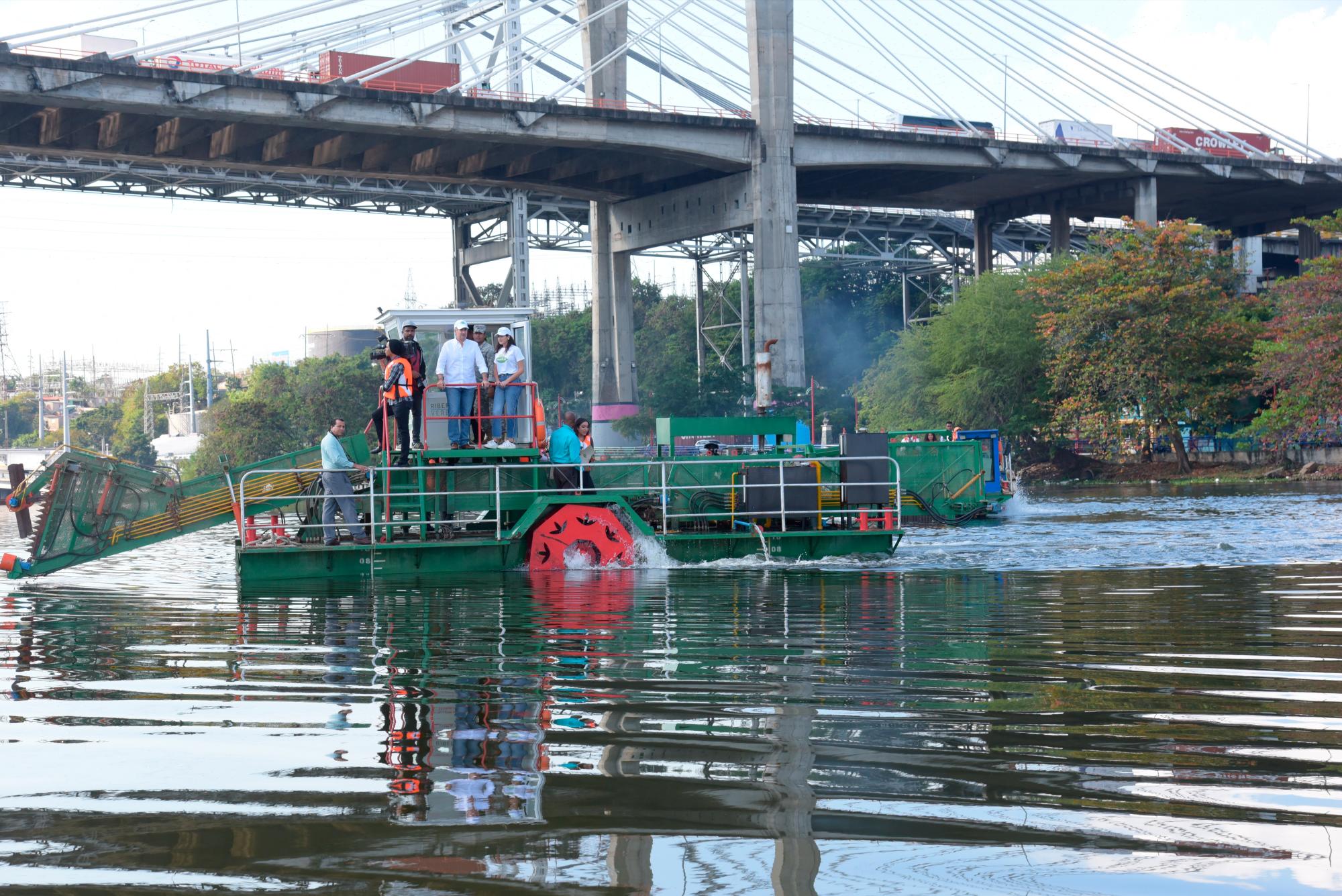Otra vista del trabajo de limpieza (José Justo Féliz)