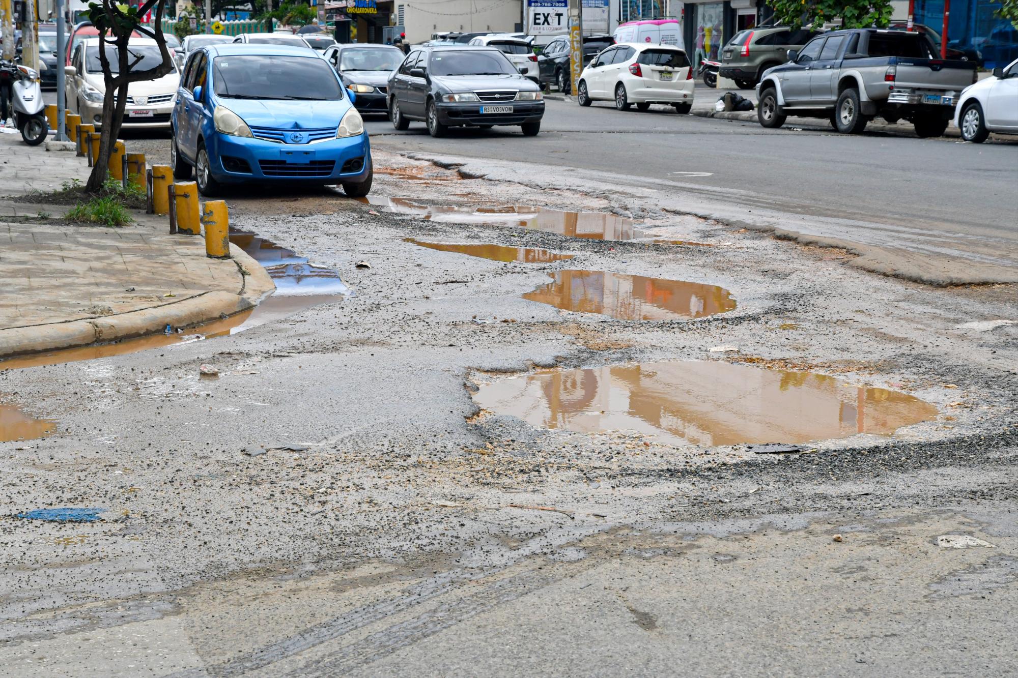 La avenida Venezuela fue asfaltada casi por completo, excepto este tramo en la esquina formada por la calle Club Activo 2030