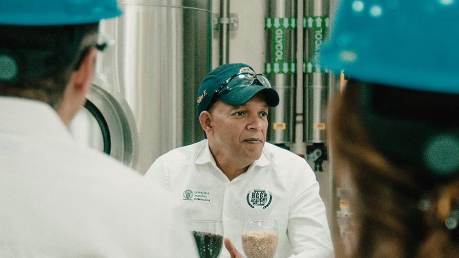 Disfrutar de una cerveza entre amigos