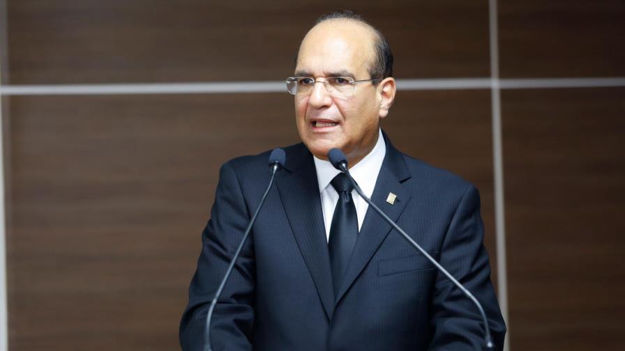 Castaños advierte al PLD que cambios a precandidatos se harían a 7 mil equipos Castaños advierte al PLD que cambios a precandidatos se harían a 7 mil equipos