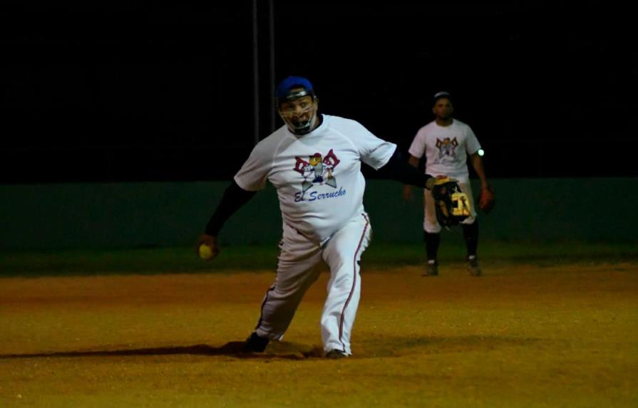 El Serrucho, Roco y Enérgico avanzan en el Clásico de equipos de softbol