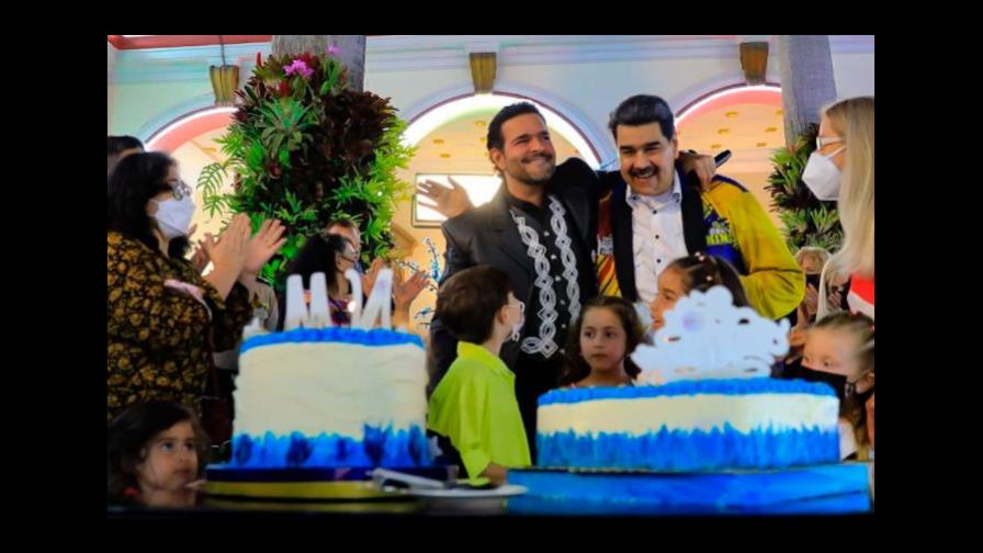 Le cancelan contratos a Pablo Montero por cantarle a Nicolás Maduro 