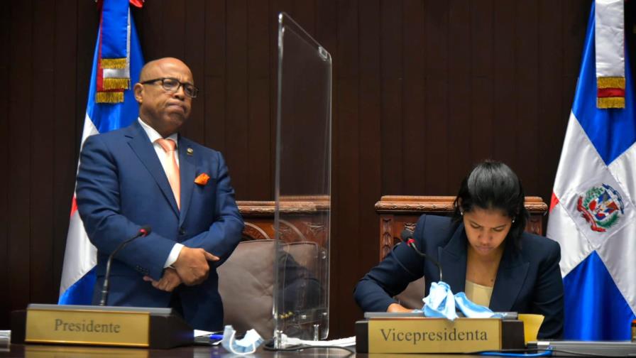 Otra vez, intensos debates por temas controversiales matizan conocimiento del Código Penal