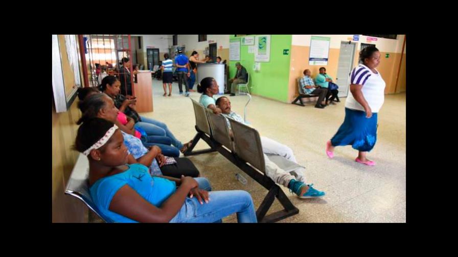 Pacientes con COVID-19 serán atendidos en clínicas privadas