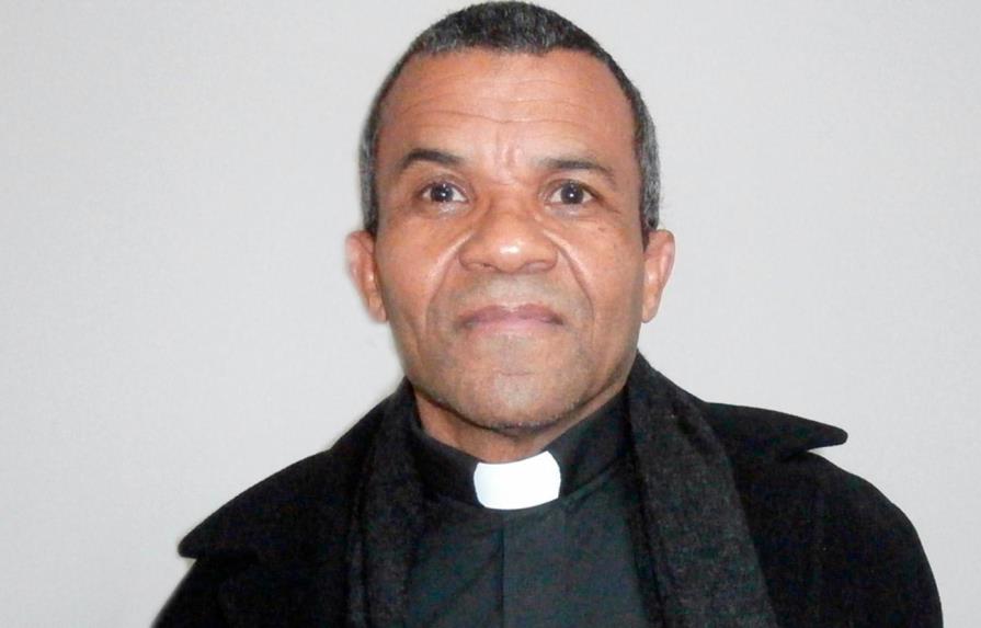 Sacerdote dominicano en El Bronx aboga por legalización de haitianos en RD