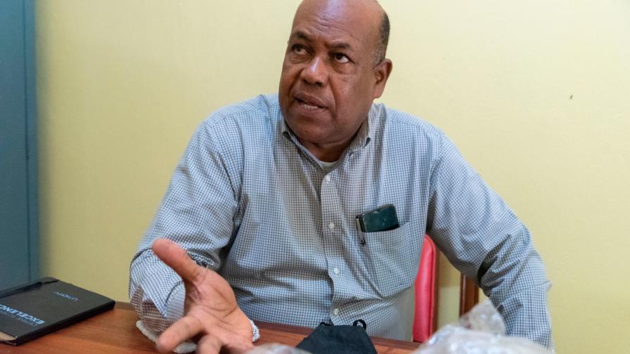 Sacerdote denuncia lo presionan del Minerd para que abra escuela sin reparar