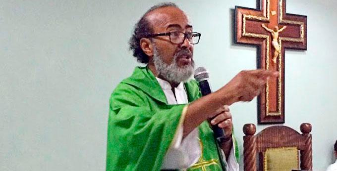Padre Moncho de la provincia Duarte insiste en solicitar ayuda médica a Cuba para enfrentar coronavirus 