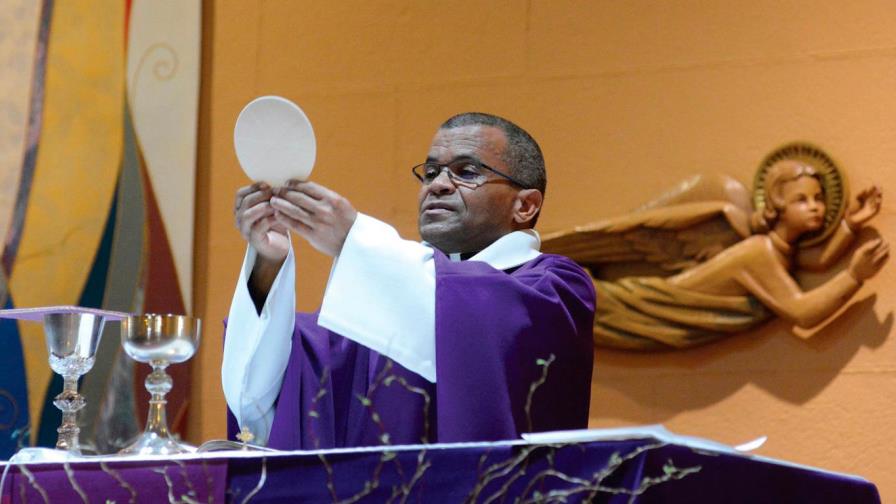 Sacerdote dominicano en El Bronx resalta gestión de Abinader y se pronuncia en contra de las tres causales