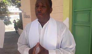 Feligreses de Los Guandules y Guachupita denuncian desalojos en peregrinación