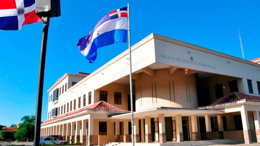 Imponen 18 meses de prisión contra agente policial y tres civiles acusados de atraco en Sosúa