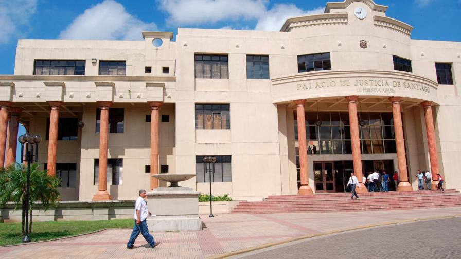 Condenan cinco exempleados de Aduanas por sustraer US$136,557