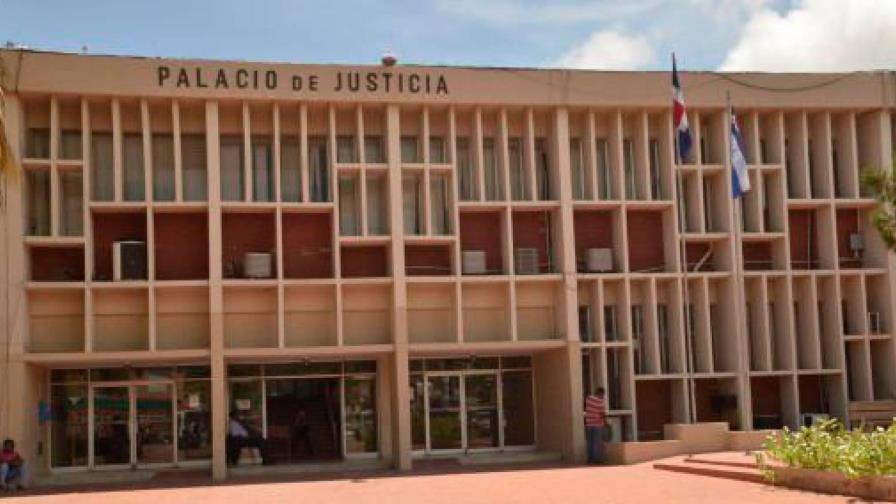 Visita periódica y RD$500,000 de fianza a hijo de gobernadora de SPM que mató hombre en accidente