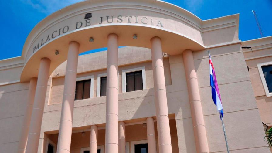 Dictan 18 meses de prisión preventiva a implicados en robo de accesorios de vehículos en La Vega