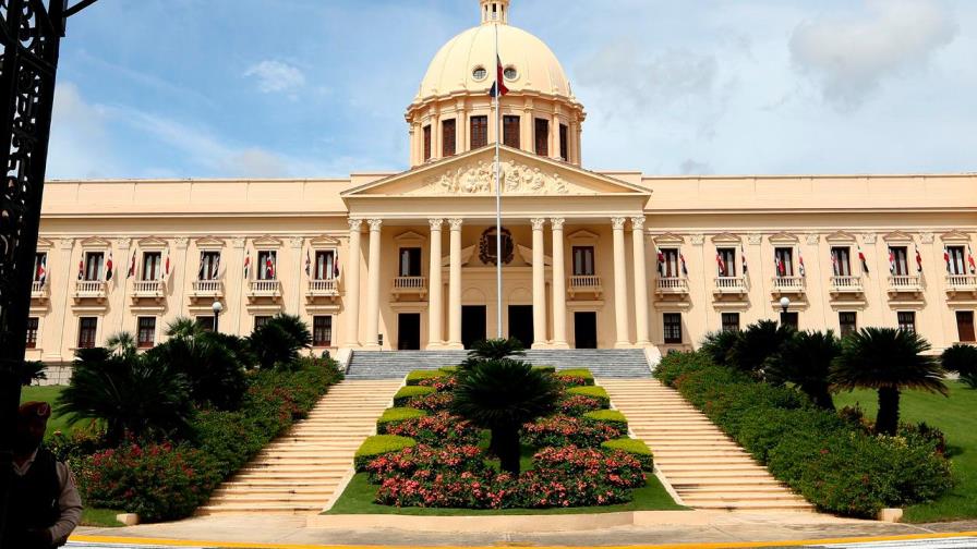 Las 136 destituciones  de subdirectores y funcionarios medios del presidente Abinader