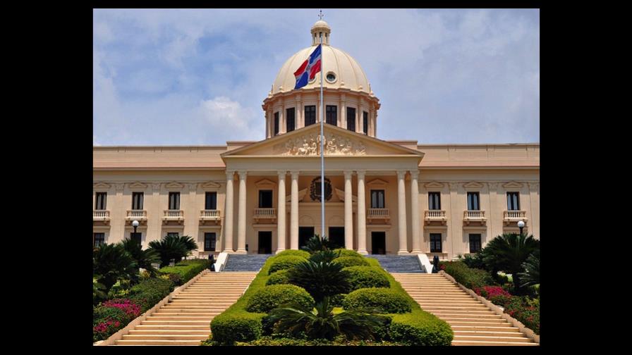 Danilo está reunido con senadores Reinaldo y Valentín Danilo está reunido con senadores Reinaldo y Valentín