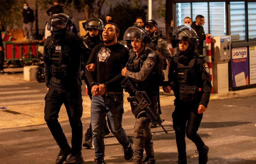 Más de 120 heridos en disturbios nocturnos en Jerusalén