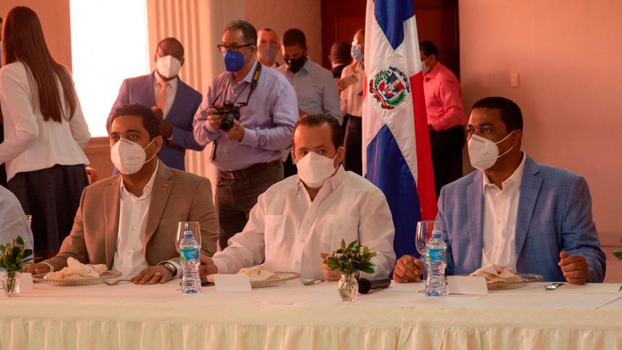 Paliza y Víctor D’ Aza afirman el Gobierno está decidido a enfrentar problemas de la basura Paliza y Víctor D’ Aza afirman el Gobierno está decidido a enfrentar problemas de la basura