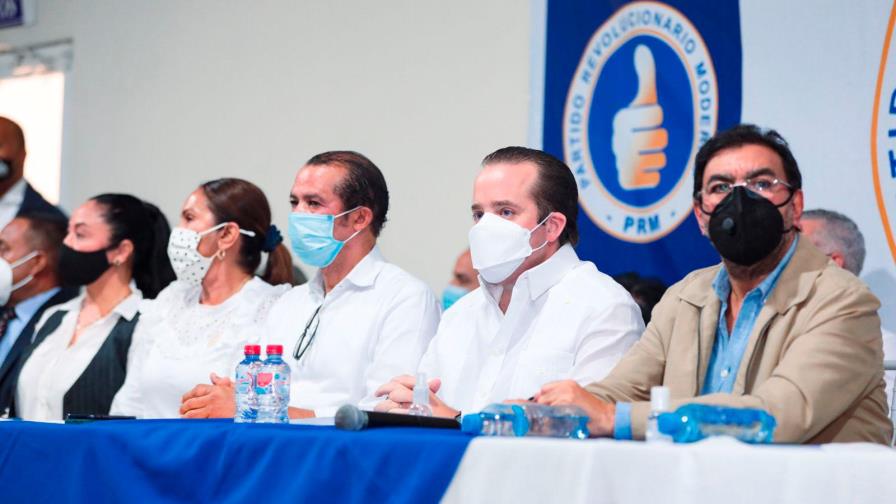 Paliza encabeza encuentro con dirigentes del PRM en la región nordeste