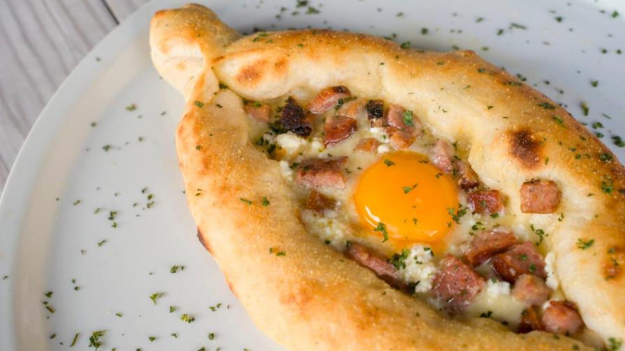 El famoso “khachapuri” llega al país desde Georgia