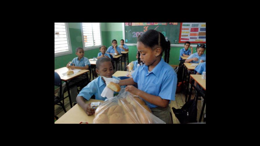 Panaderos entregarán los panes y las galletas del desayuno escolar Panaderos entregarán los panes y las galletas del desayuno escolar
