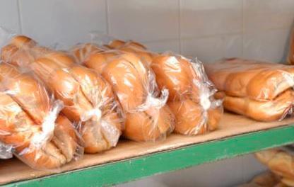 Panaderos posponen alza de RD$2.00 al pan tras reunión con el presidente Abinader