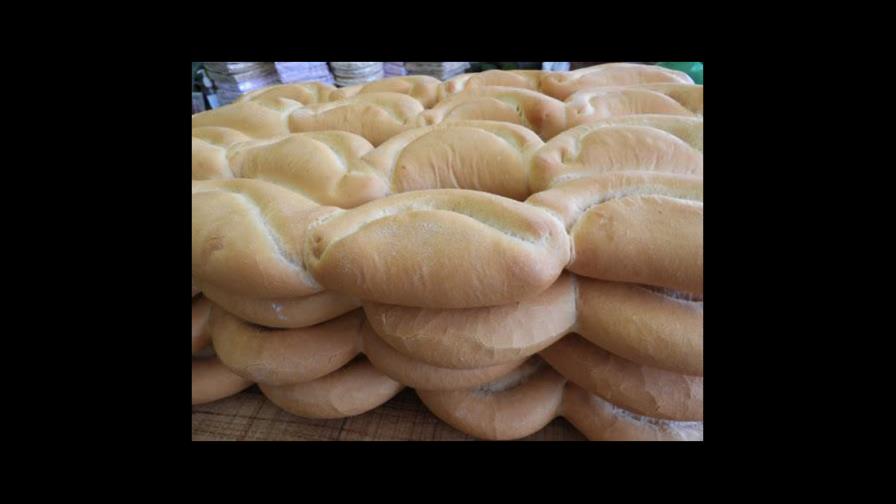 Anuncian pan de agua y sobao mantendrán su precio en cinco pesos 