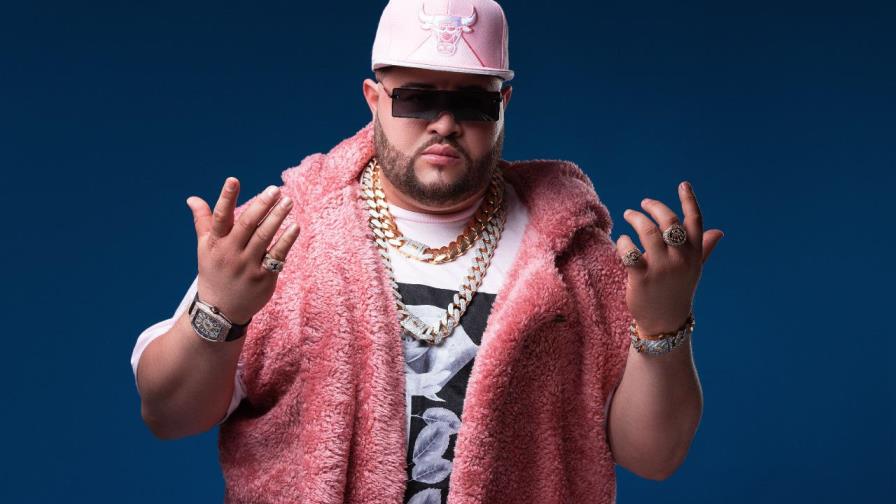 Urbano El Panda 15 muestra su lado romántico “A puro dolor”