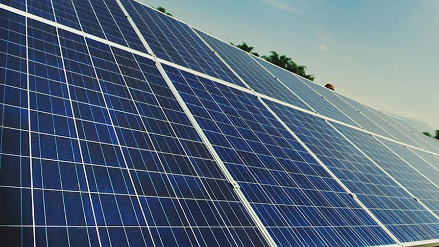 El pozo oscuro de Edesur y los paneles solares