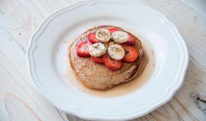 Día 5: Pancakes de avena y leche de almendras con guineo