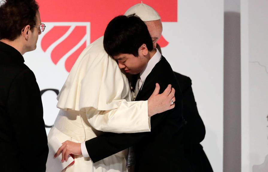 El papa termina un viaje a Japón marcado por su condena a las armas nucleares