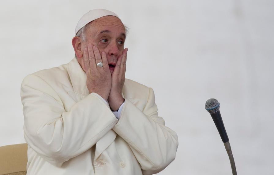 El papa denuncia “la lógica del dinero y de poder” que impera en el mundo