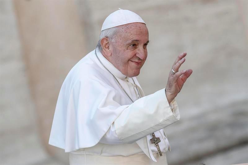 El papa cierra la posibilidad de ordenar sacerdotes a hombres casados