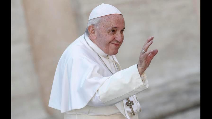 El papa cierra la posibilidad de ordenar sacerdotes a hombres casados