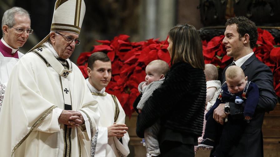 El papa llama a imitar la generosidad y humildad de los Reyes Magos