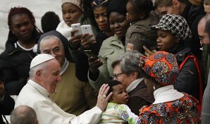 Mujeres que acusan a un conocido sacerdote de violencia sexual denuncian el silencio del Vaticano