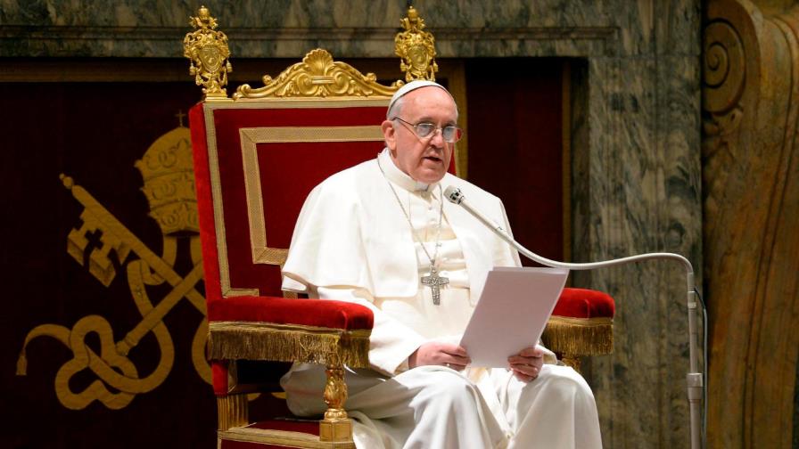 El papa pide no caer en la fiebre consumista tras la pandemia