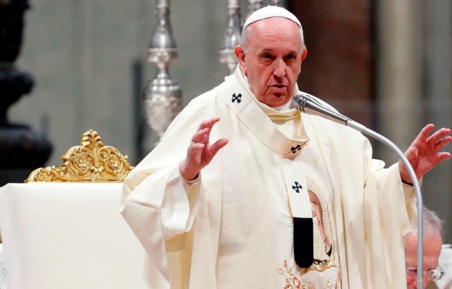 El papa denuncia que algunos Gobiernos tratan como una amenaza a migrantes